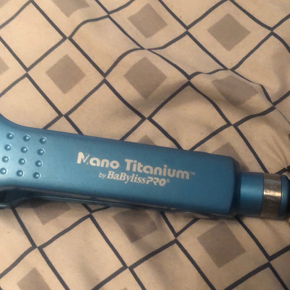 Nana titanium flat iron❤️